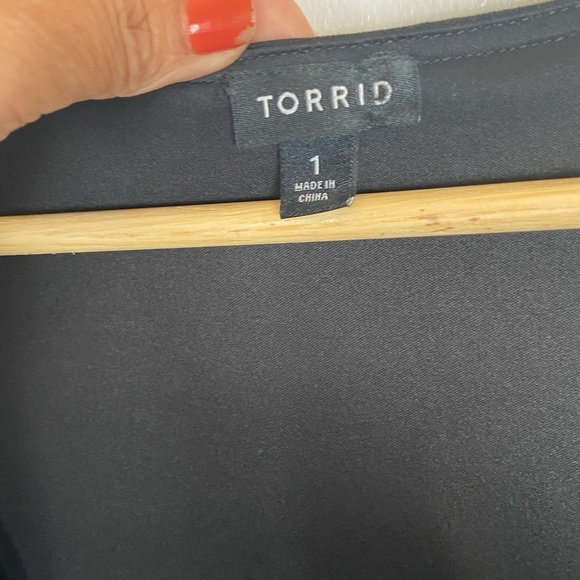 Torrid Women's Top Size 1X Babydoll V-Neck Color Black Stretch Sleeveless - Picture 7 of 8